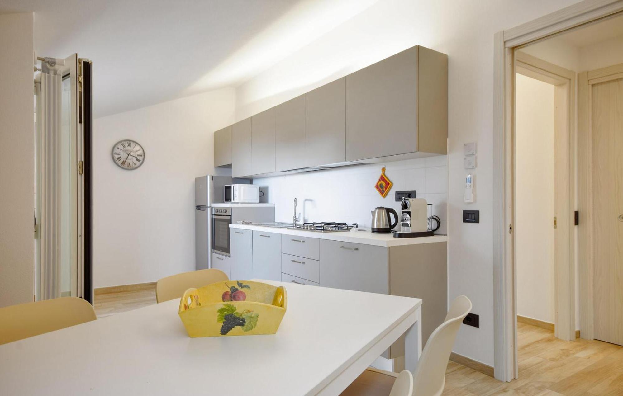 Beautiful Apartment In Moneglia With Kitchen ภายนอก รูปภาพ